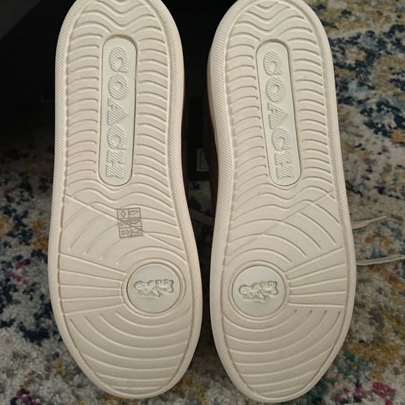 New with tags Coach tennis shoes, size 8.5B - Picture 4 of 7
